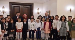 Çankaya Köşkünde Bir İlk Daha: Başbakan Ahmet Davutoğlu 23 Nisan da Çocukları İlk Kez Kabul Etti