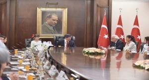 Çankaya Köşkünde Bir İlk Daha: Başbakan Ahmet Davutoğlu 23 Nisan da Çocukları İlk Kez Kabul Etti