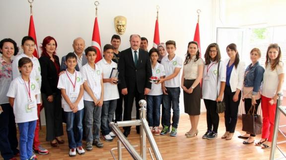 Şahin Ortaokulunun Genç Bilim Adamları Birincilik Sevincini Erol Bozkurtla Paylaştı