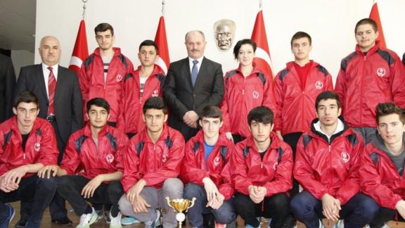 Ankara Şampiyonu Atletizm Takımından Erol Bozkurt’a Ziyaret