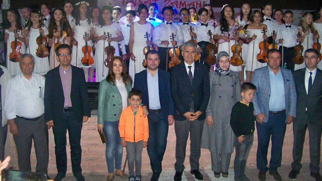 Sayın Turan AKPINAR, Çubuk İlçesinde Destekleme Eğitimi Programı kapsamında keman eğitimi alan öğrencilerin verdiği açık hava konserine katıldılar.