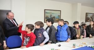 Gürcistan Tiflisten Gelen Çocuklarımızın İl Milli Eğitim Müdürünü Ziyaretinde Duygulu Anlar Yaşandı