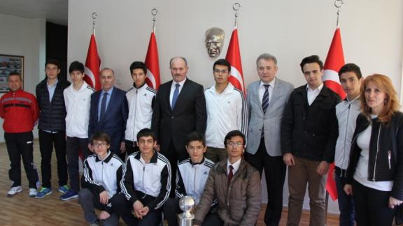 Oryantiring Şampiyonu Öğrencilerden Erol Bozkurt’a Ziyaret