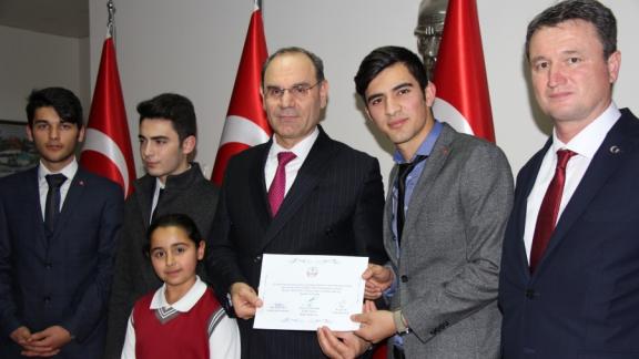 Ankara Öğrenci Meclisi Başkanı Mazbatasını Aldı