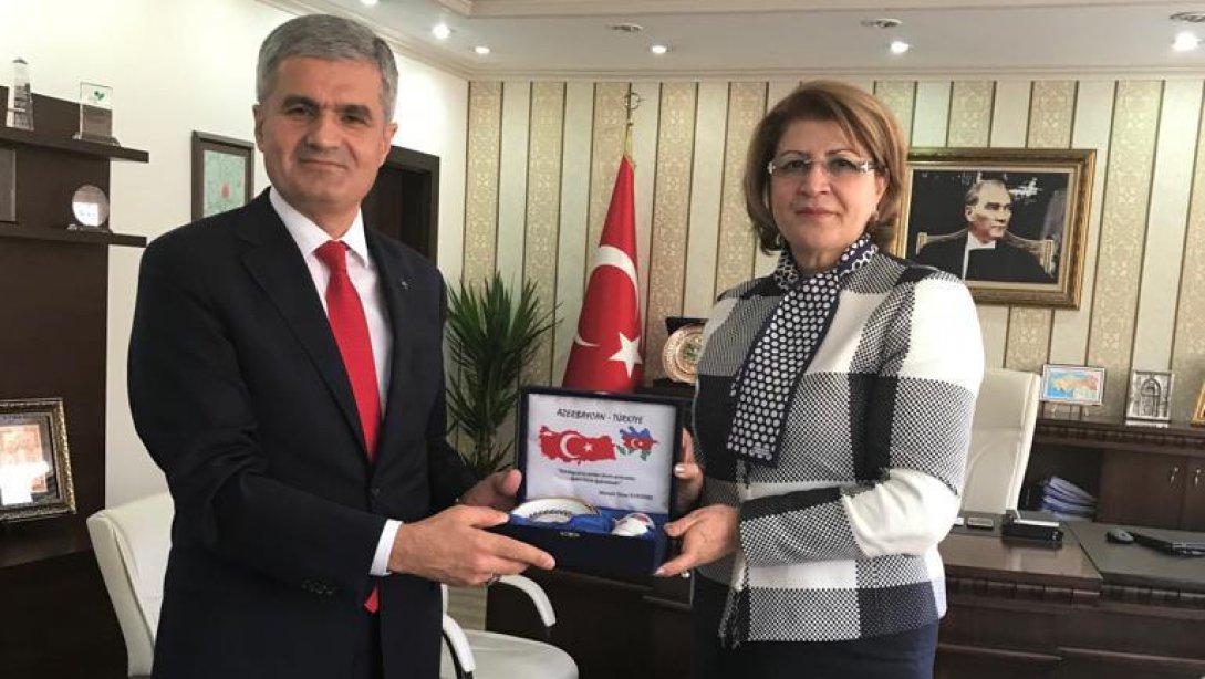 Milli Eğitim Müdürümüz Sayın Turan AKPINAR, Azerbaycan Ankara Büyükelçiliği Eğitim Müşaviri Sayın Doç. Dr. Necibe NESİBOVAyı makamında kabul etti.