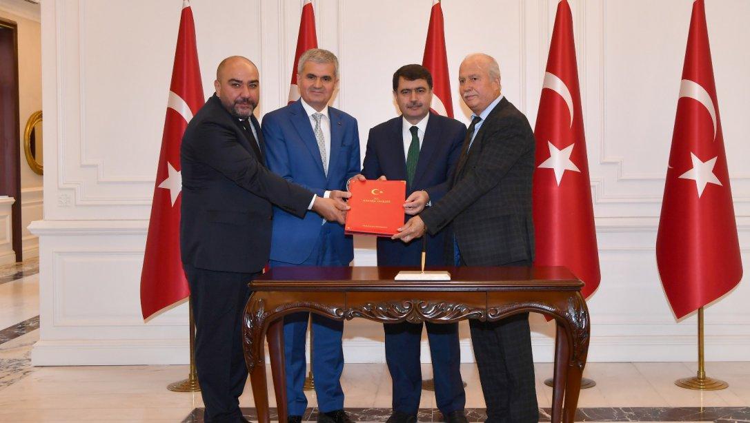 Müdürlüğümüz ile İvedik Organize Sanayi Bölgesi ve Teknopark Ankara arasında Mesleki Eğitim İş Birliği Protokolü, Valimiz Vasip Şahin huzurunda imzalandı