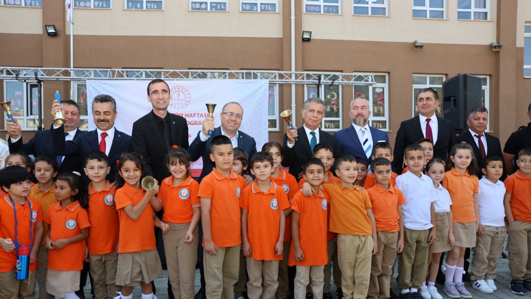 MÜDÜRÜMÜZ SAYIN YAŞAR KOÇAK İLKÖĞRETİM HAFTASI KUTLAMA PROGRAMINA KATILDI