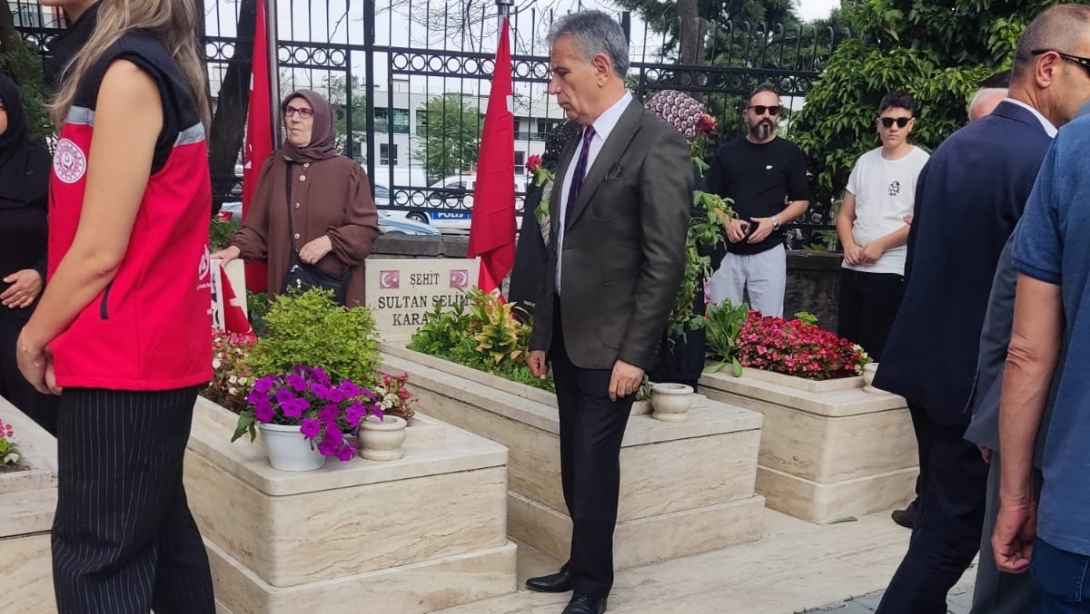 MÜDÜRÜMÜZ SAYIN YAŞAR KOÇAK 15 TEMMUZ ŞEHİTLİĞİNİ ZİYARET ETTİ