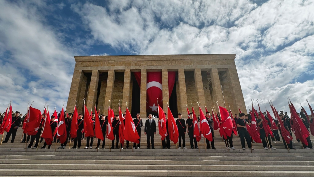 GAZİLER GÜNÜNDE GAZİ MUSTAFA KEMAL ATATÜRK ZİYARET EDİLDİ